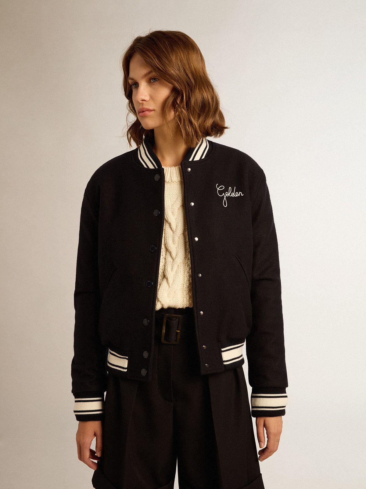 Golden Goose - Jaqueta bomber feminina de lã azul-escura com detalhes brancos in 