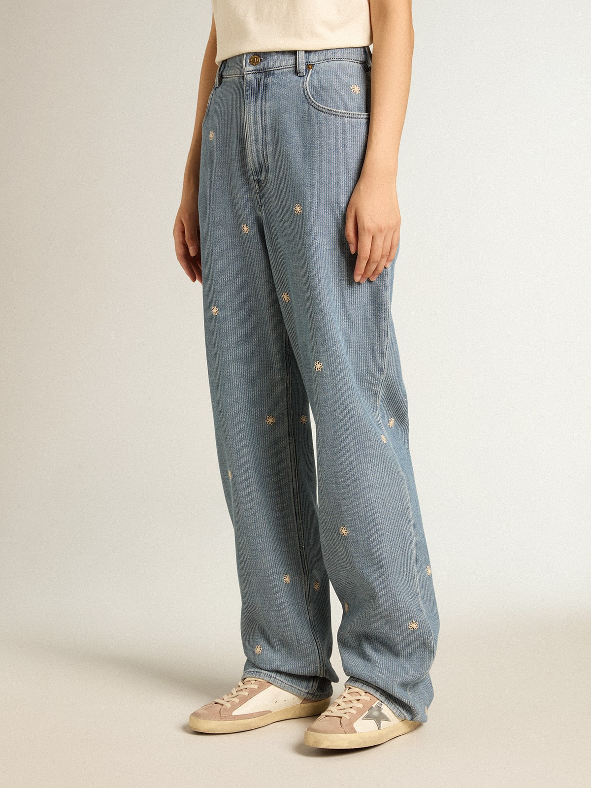 Golden Goose - Pantalon pour femme en denim de coton avec fleurs brodées in 