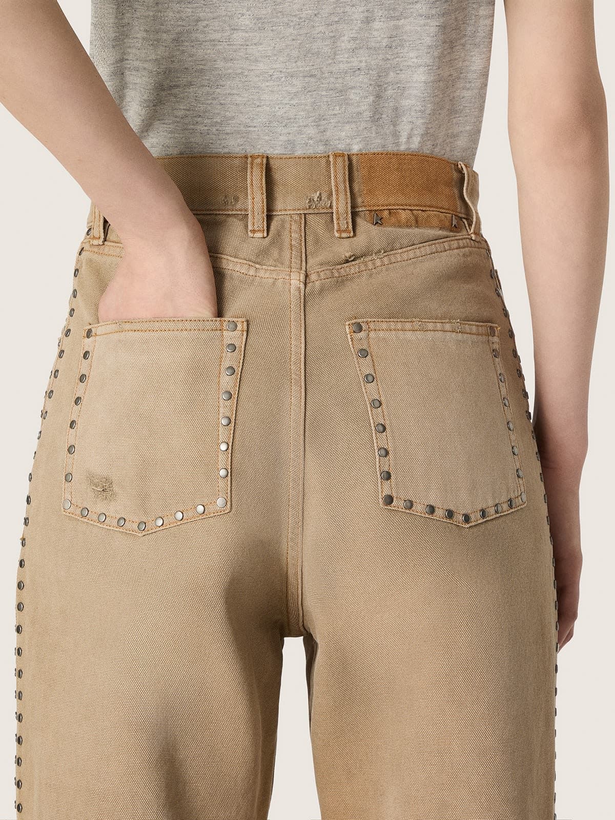 Golden Goose - Vaqueros de mujer de algod&oacute;n beige con tachas in 
