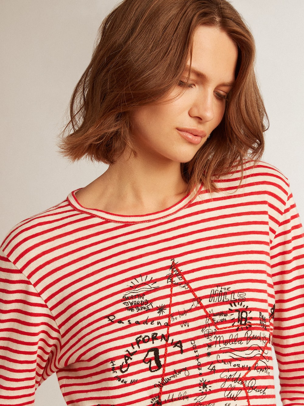 Golden Goose - Damen-T-Shirt mit weißen und roten Streifen und Stickerei vorne in 