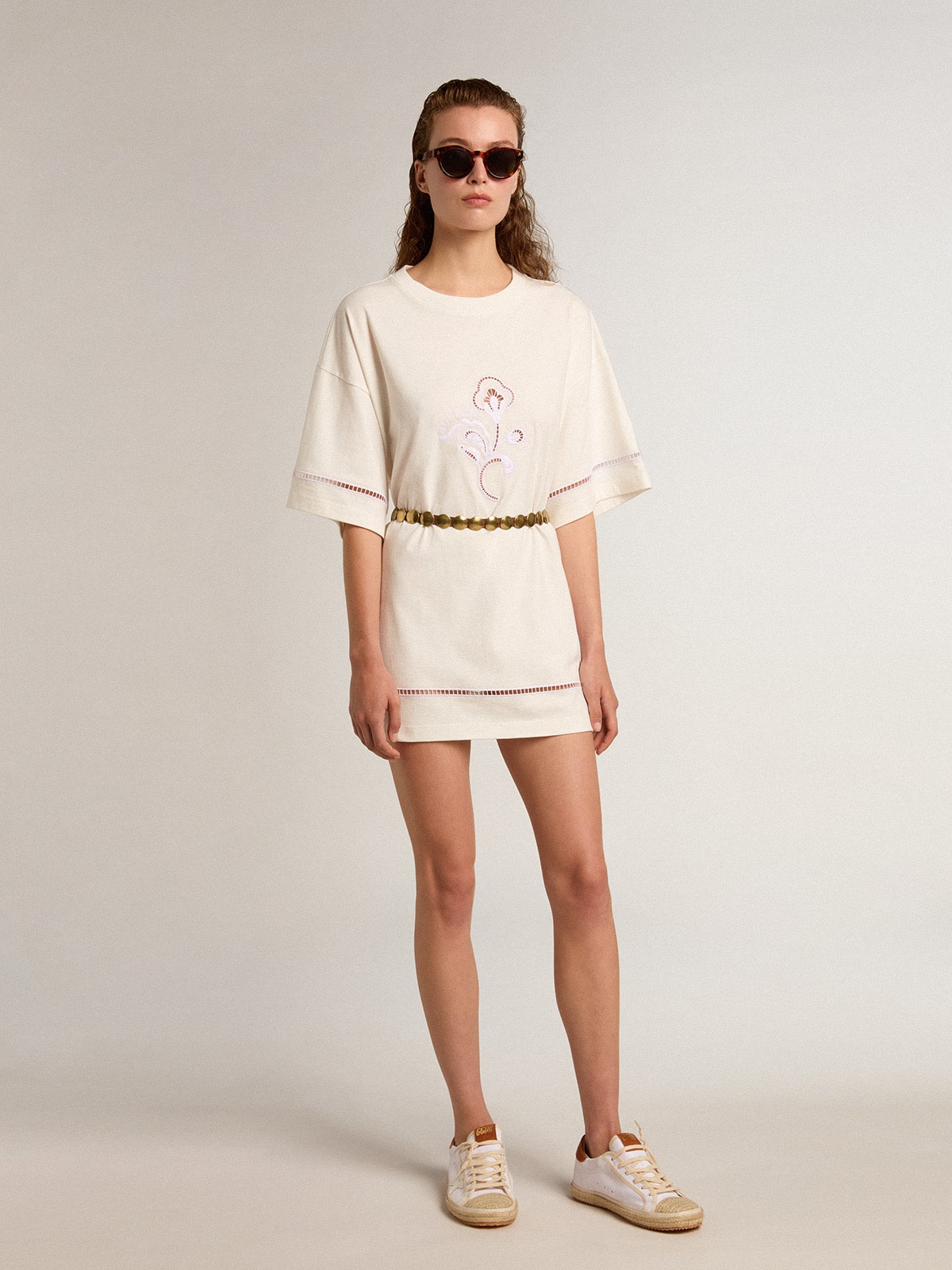 Robe t shirt en coton blanc avec ceinture