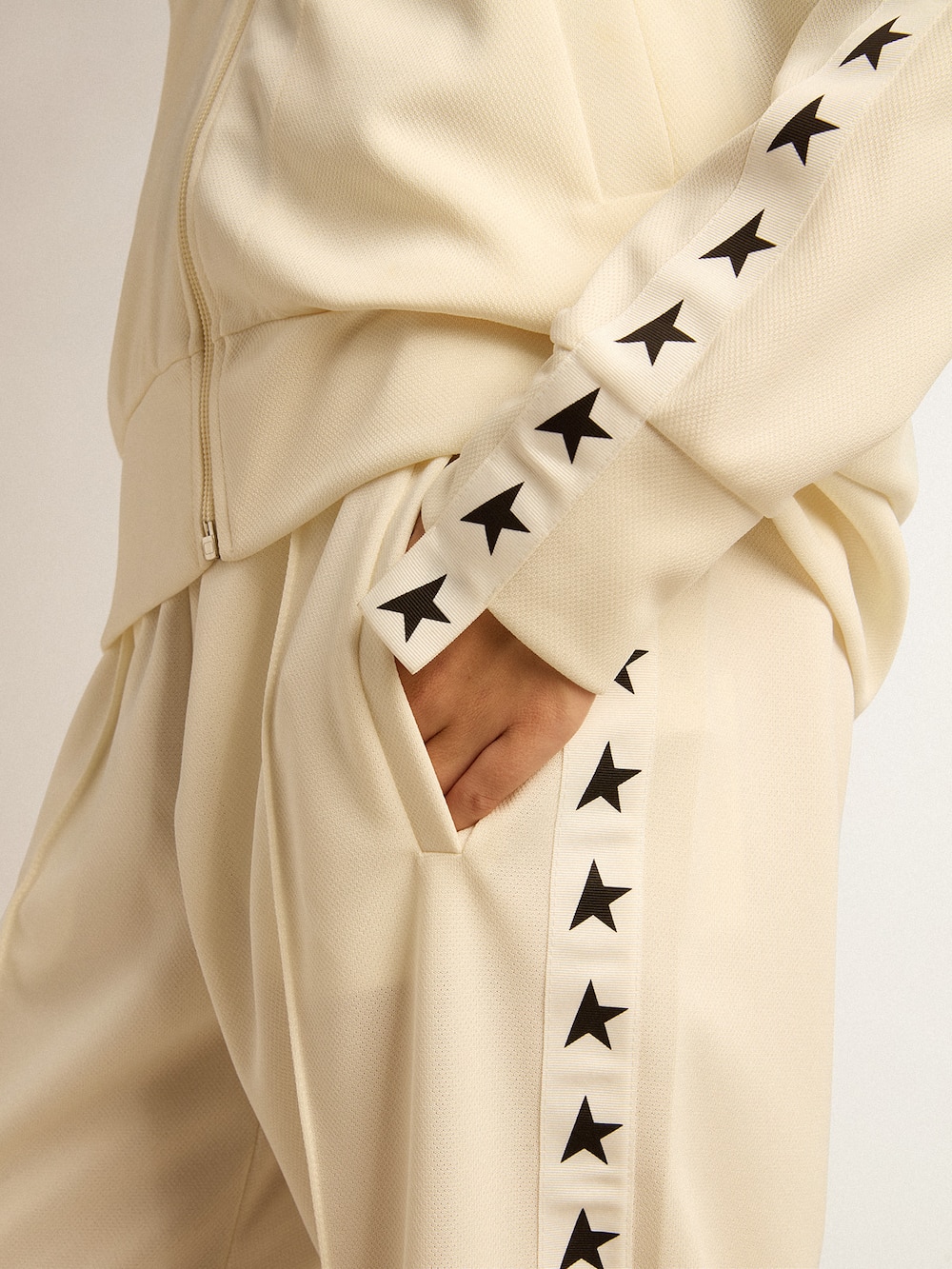 Golden Goose - Sweat-shirt blanc pour femme avec fermeture à glissière, ruban blanc et étoiles noires in 