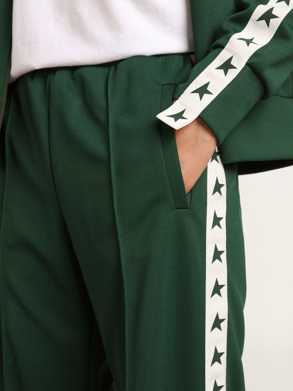 Golden Goose - Calça de jogging feminina verde brilhante com faixa e estrelas in 