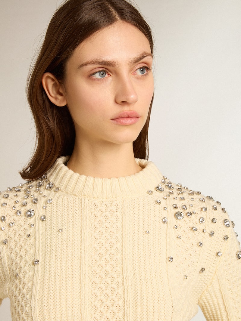 Golden Goose - Cropped-Damenpullover in Lived-in-White mit Kristallapplikation in 