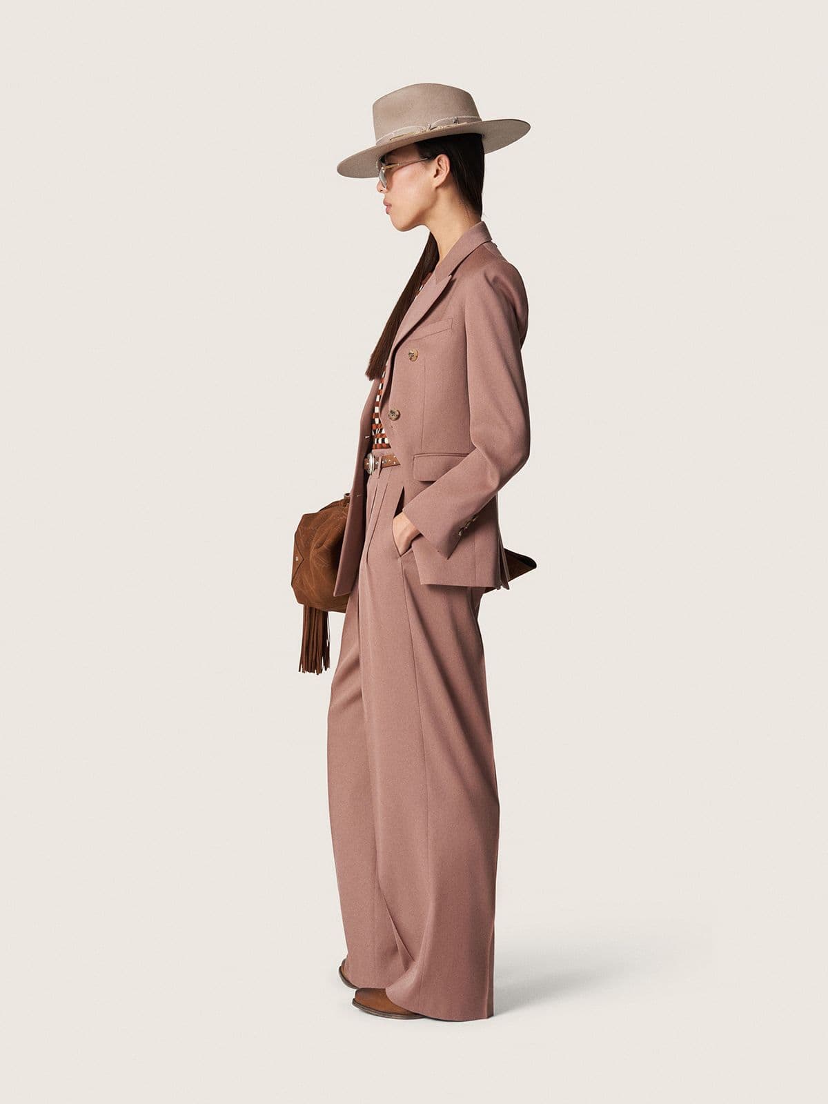 Golden Goose - Cal&ccedil;a feminina de l&atilde; rosa p&aacute;lido com perna larga in 