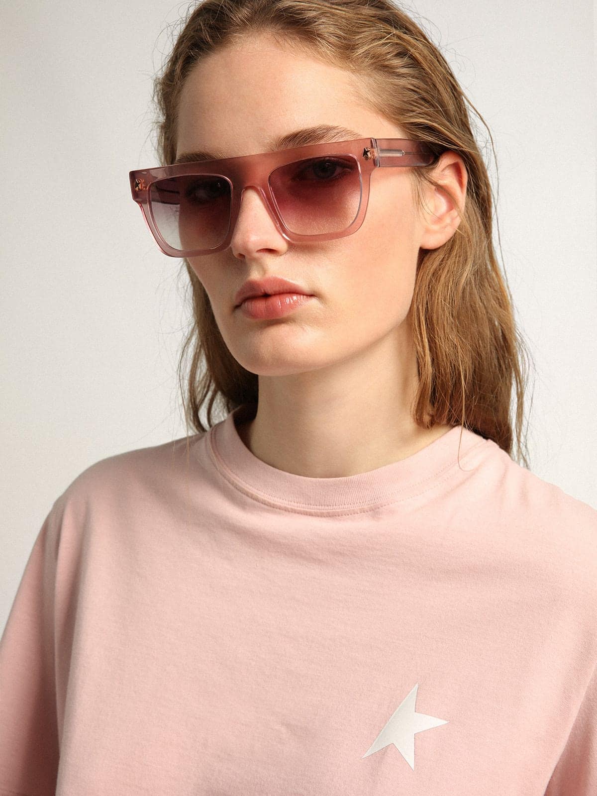 Golden Goose - T-shirt femme rose lavande avec étoile blanche sur le devant in 