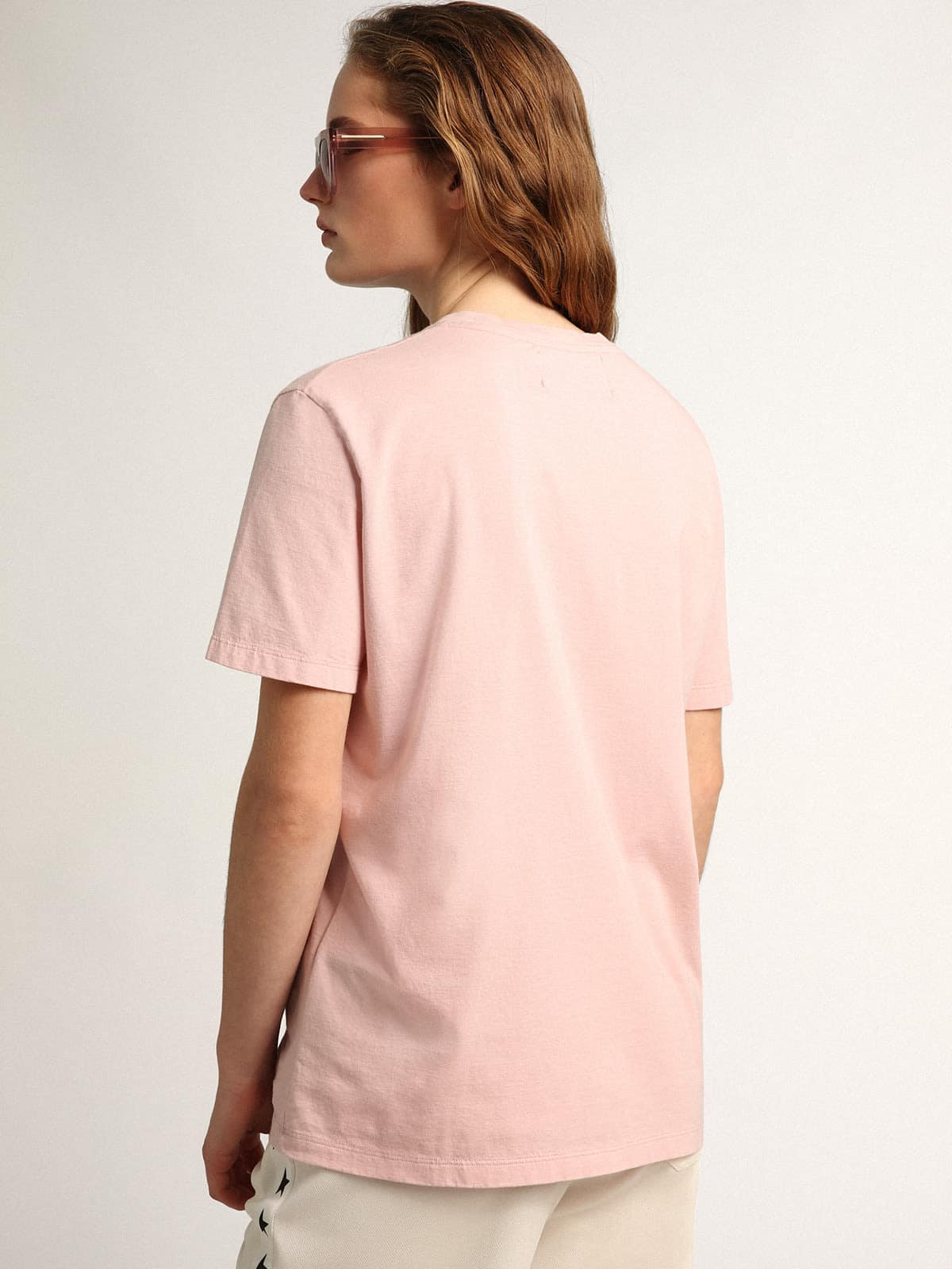 Golden Goose - T-shirt da donna di color rosa lavanda con stella bianca sul davanti in 