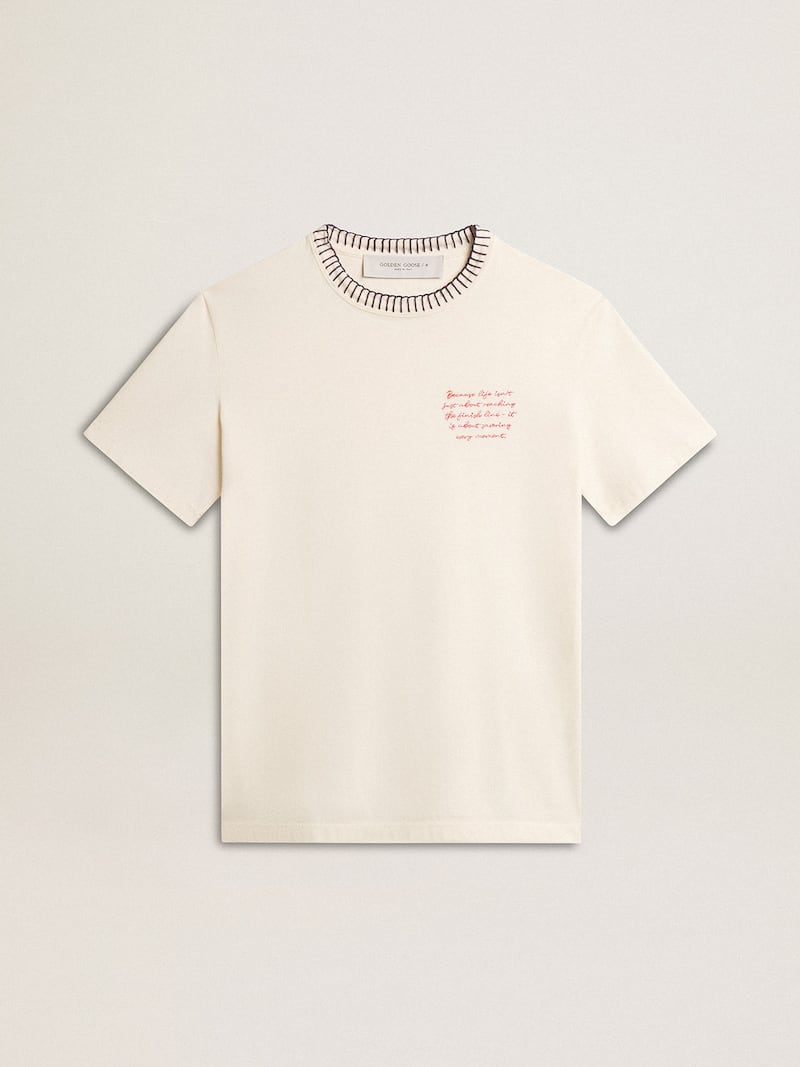 Camiseta de mujer de algodón color blanco envejecido con bordado a mano