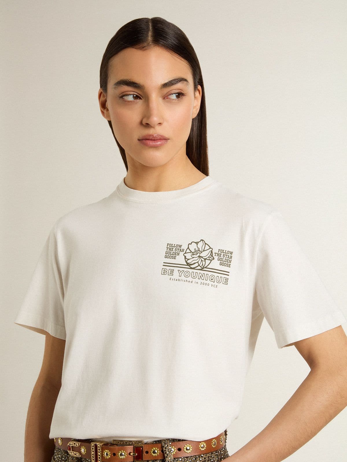 Golden Goose - T-shirt da donna bianca con stampa nera sul cuore in 