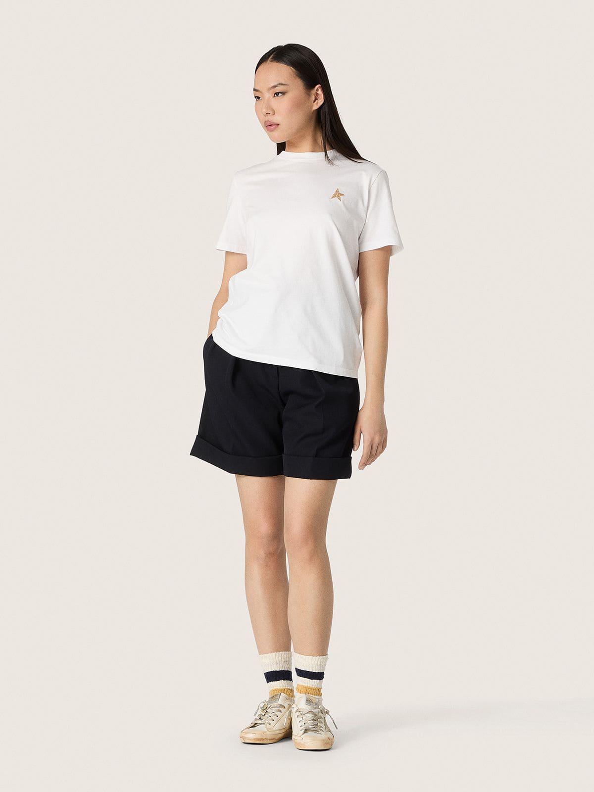 Women&rsquo;s tennis-inspired T-shirt with print on the back