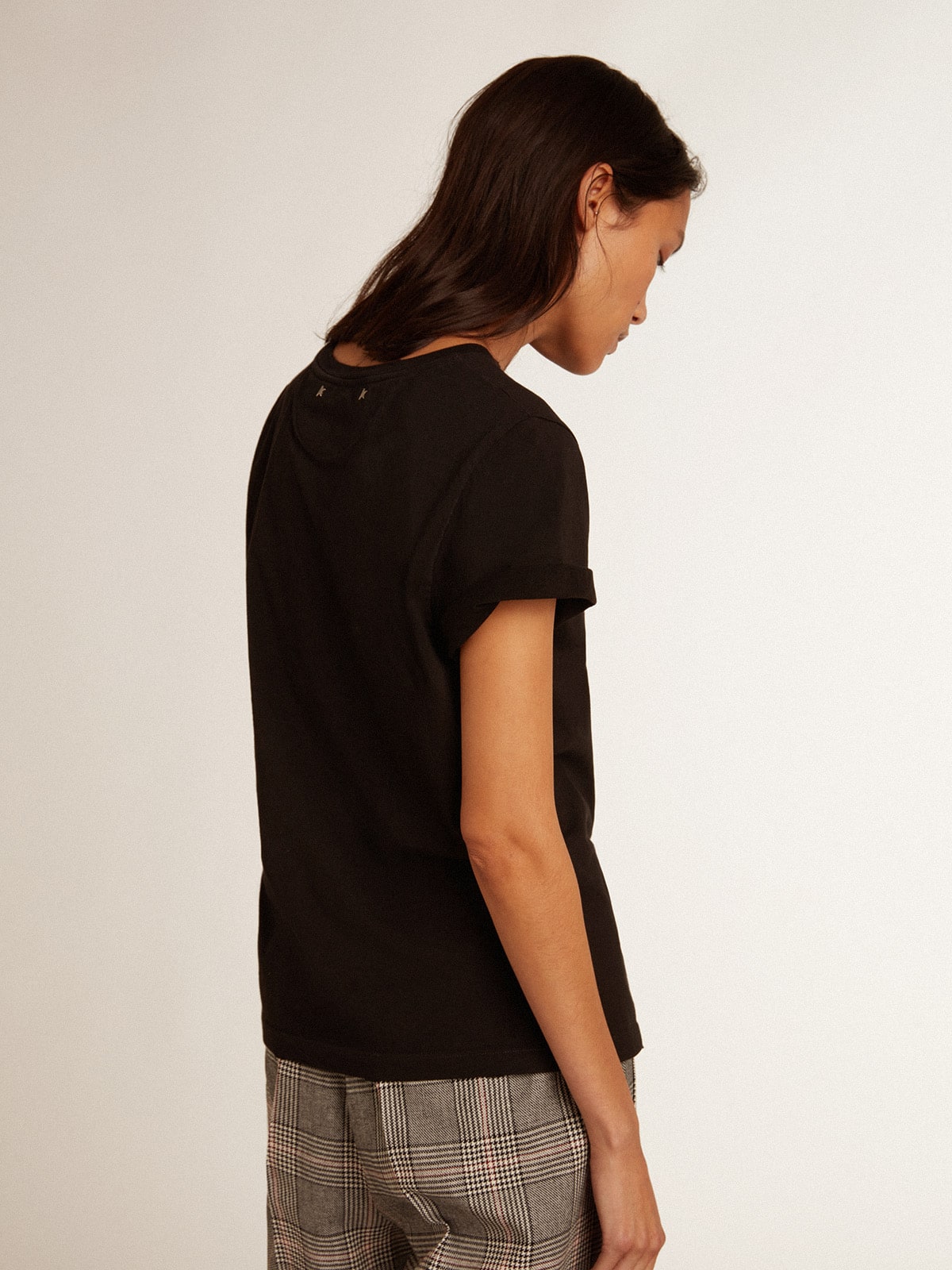 Golden Goose - Camiseta para mujer de corte slim  negra con tratamiento desgastado in 