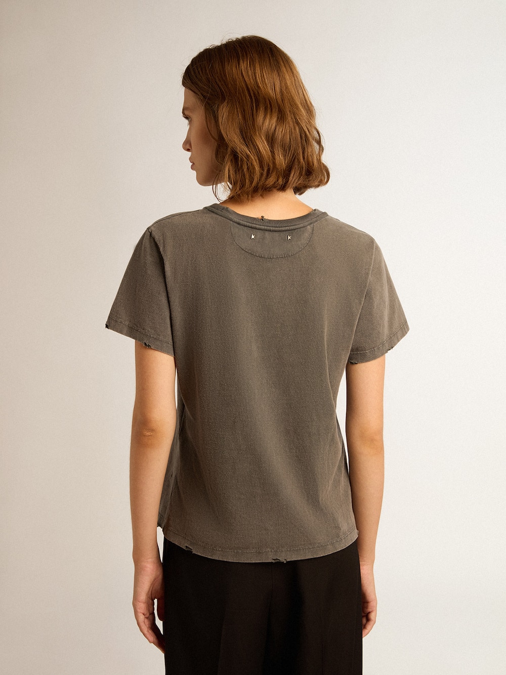 Golden Goose - Camiseta de caimento slim cinza antracite com tratamento desgastado in 