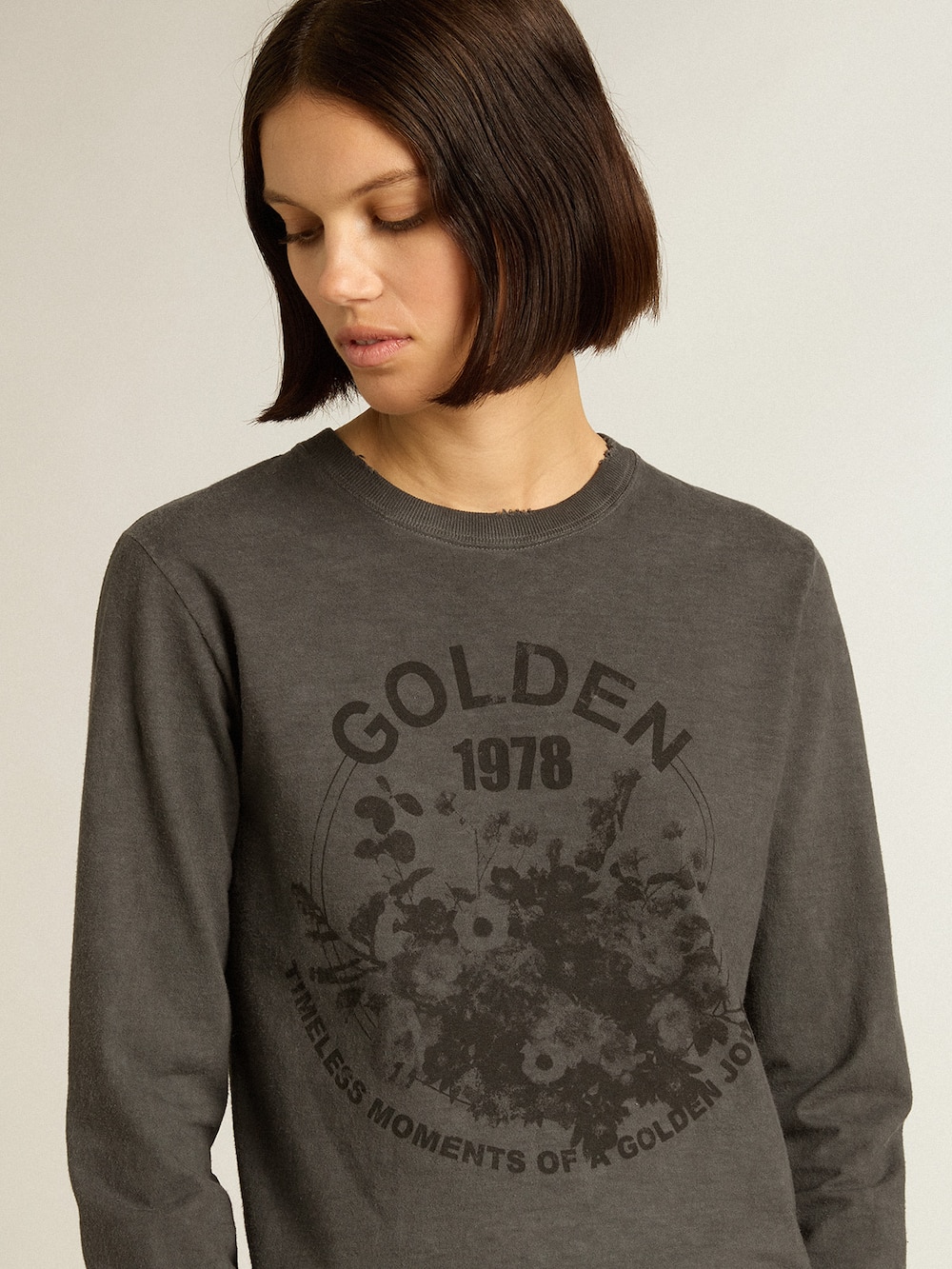 Golden Goose - T-shirt en coton anthracite avec imprimé sur le devant in 
