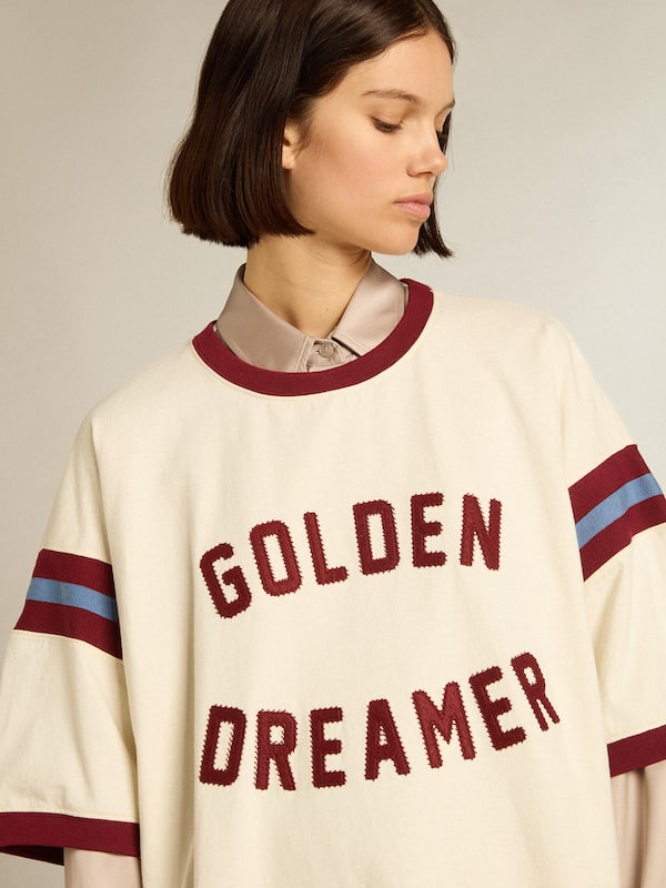 Golden Goose - Tシャツ（ホワイト） レディース フロントレタリング（ボルドー） in 