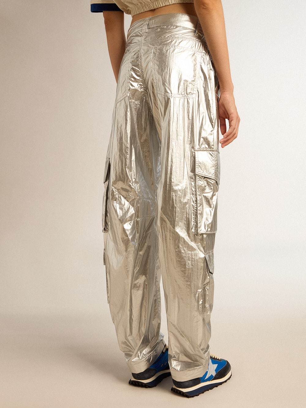 Golden Goose - Pantalone cargo Donna in tessuto tecnico argentato in 