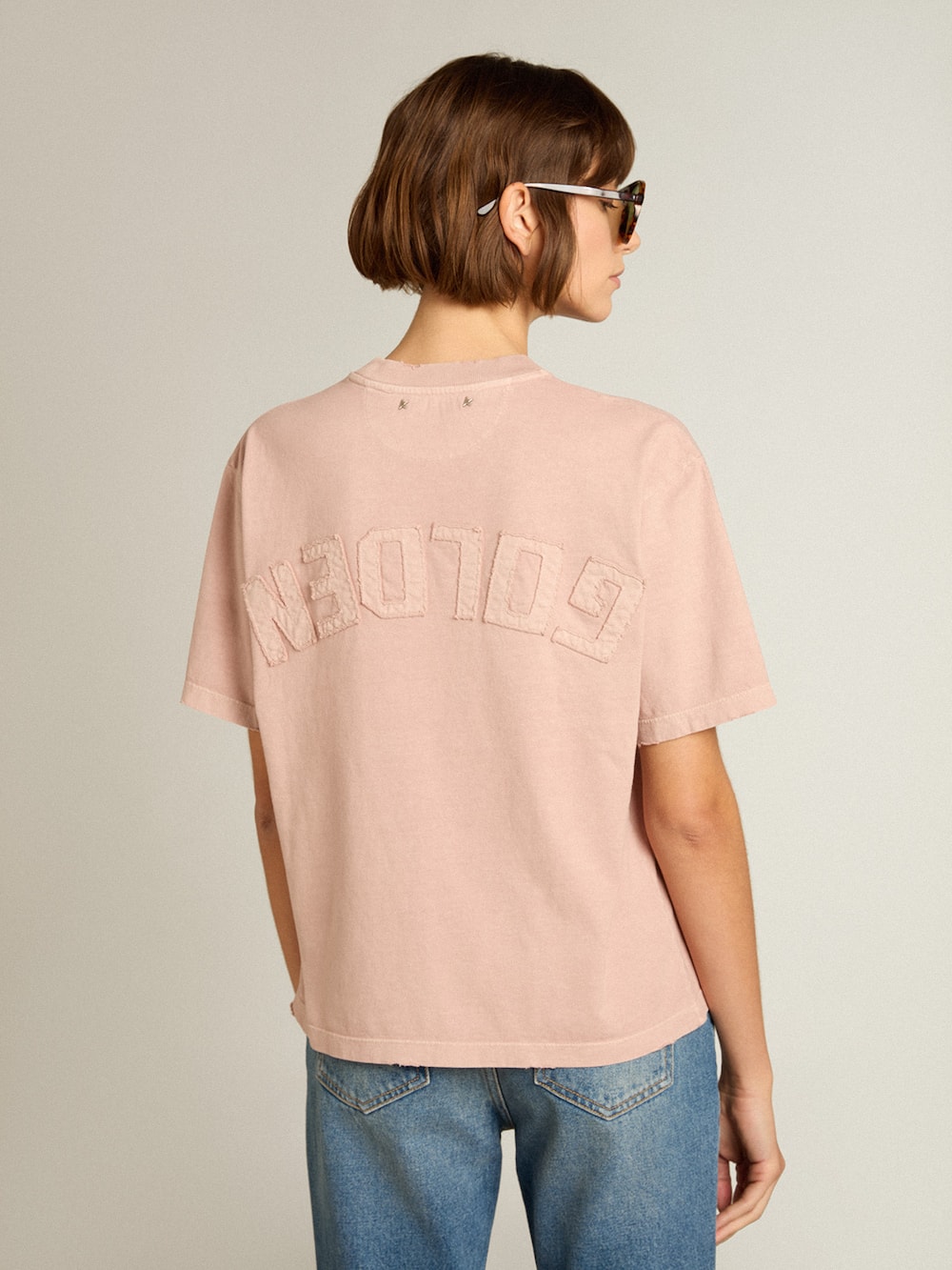 Golden Goose - Tシャツ（パウダーピンク） バックに逆さまのロゴ - Boxy fit in 