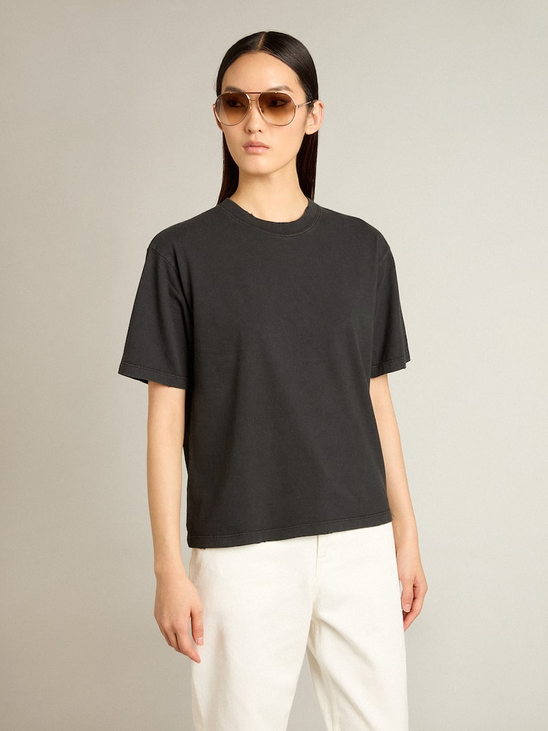 Golden Goose - T-Shirt in verwaschenem Schwarz mit seitenverkehrtem Logo auf der R&uuml;ckseite - Jersey Capsule in 