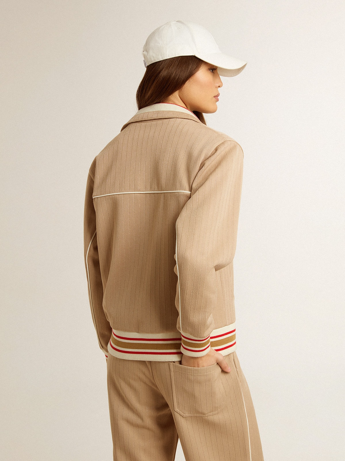 Golden Goose - Damensweatjacke in hellem Beige mit Reißverschluss und weißem Logo in 