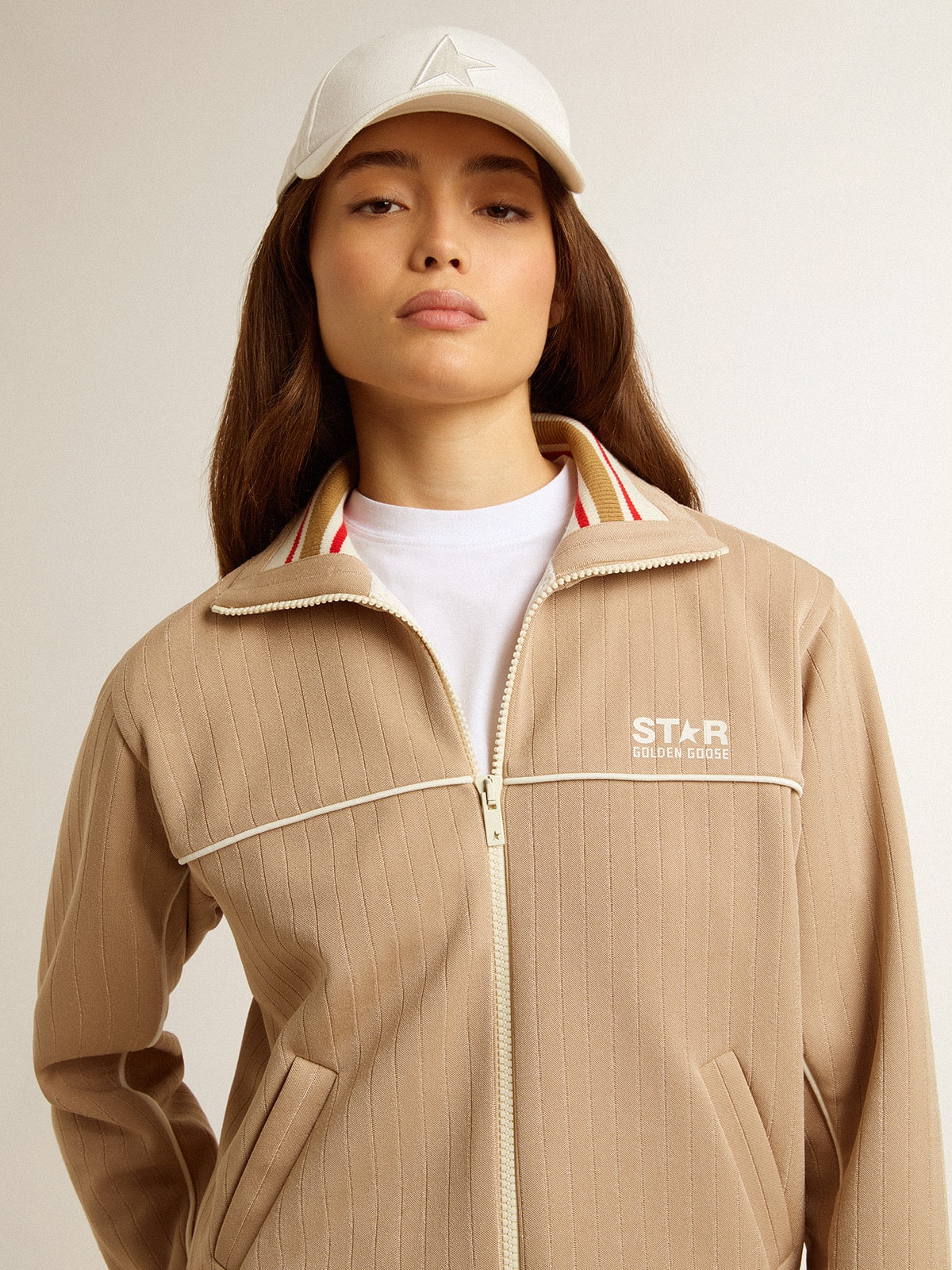 Golden Goose - Damensweatjacke in hellem Beige mit Reißverschluss und weißem Logo in 