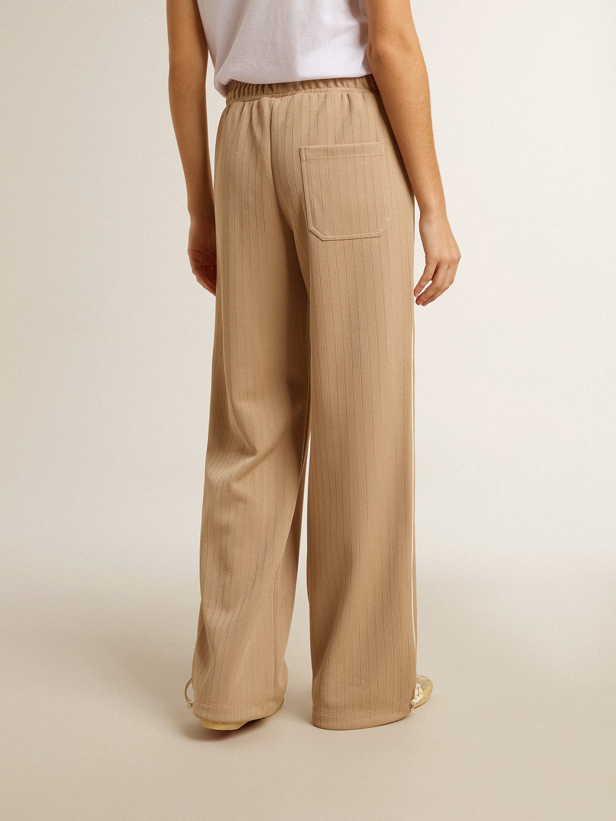 Golden Goose - Pantalon de jogging beige clair pour femme avec logo blanc in 