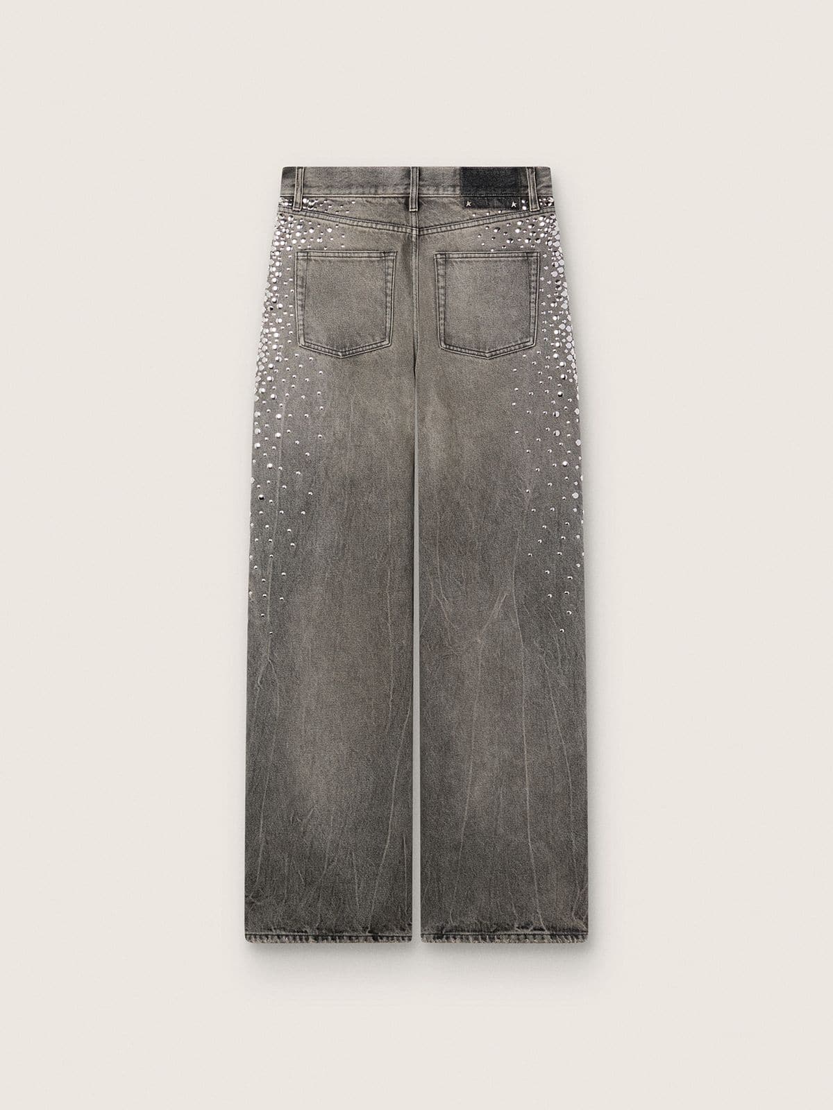 Jean boyfriend pour femme en denim gris avec cabochons argent&eacute;s effet d&eacute;grad&eacute;