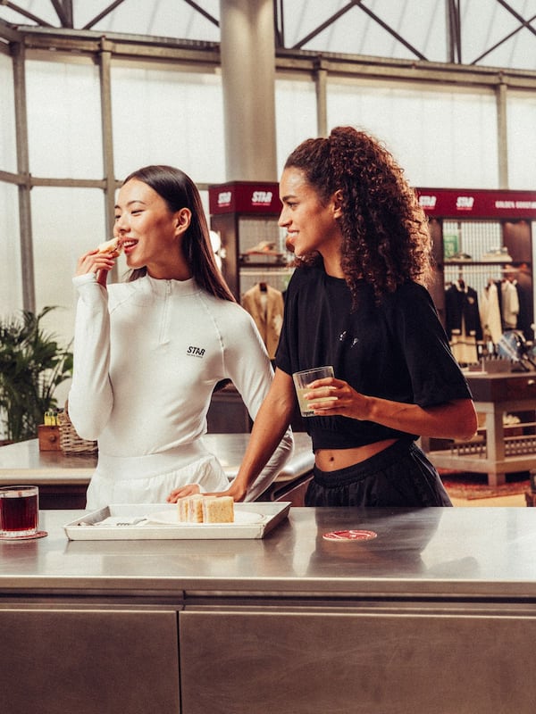 Women's black cropped sports T-shirt