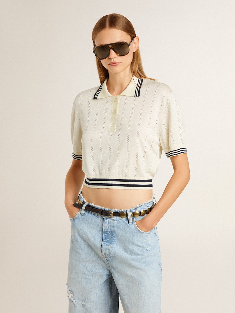 Golden Goose - Polo cropped da donna in cotone di colore bianco vissuto con costine blu in 