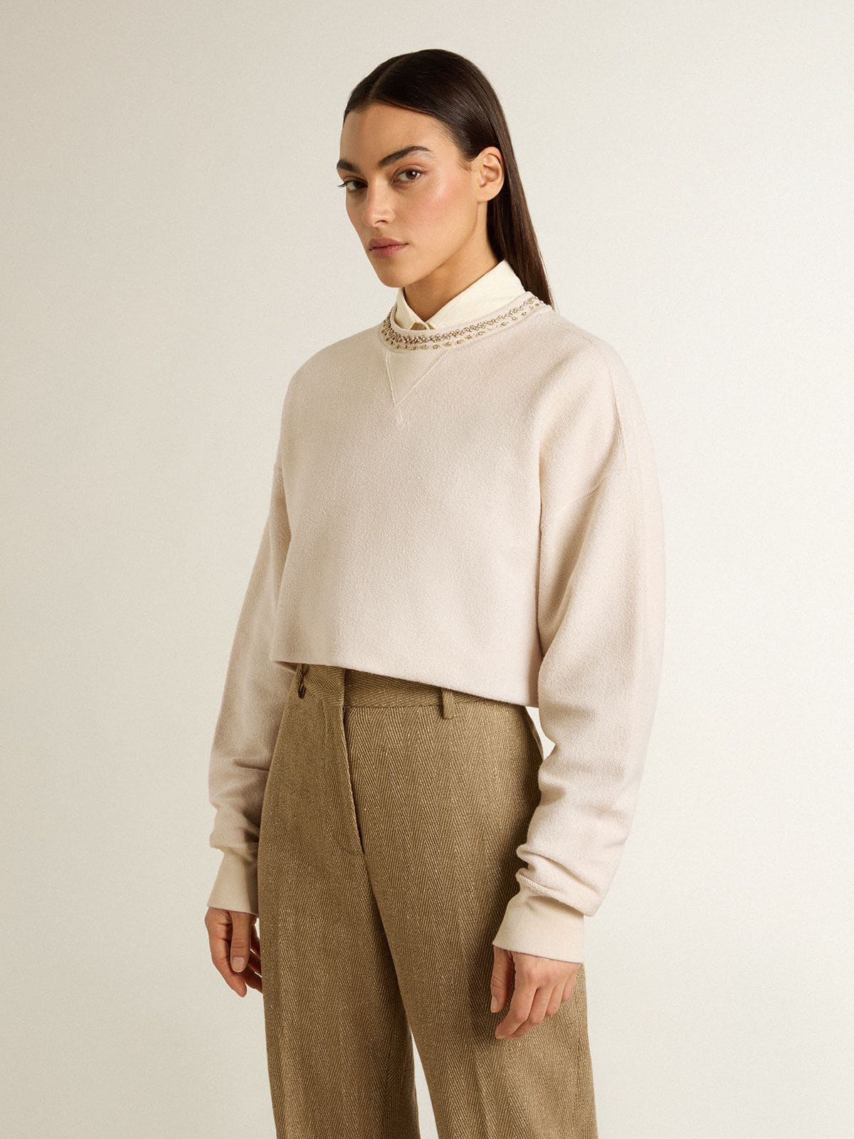 Golden Goose - Felpa da donna cropped in cotone color panna con cristalli sul davanti in 