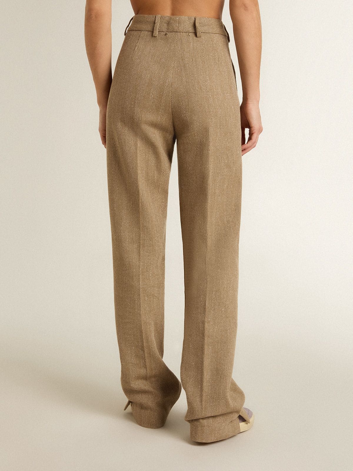 Golden Goose - Pantalon pour femme en lin mélangé couleur sable à chevrons in 