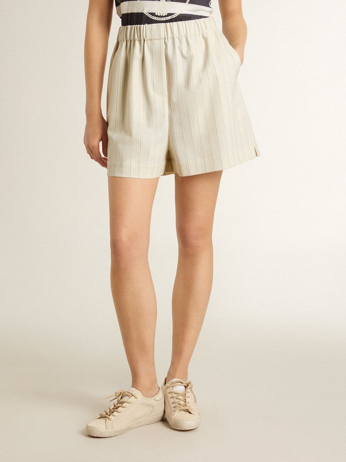 ショートパンツ GOLDEN GOOSE Women Shorts  Burmudas 394431 GWP00877P000521 Women's Bermuda shorts in lived-in effect denim