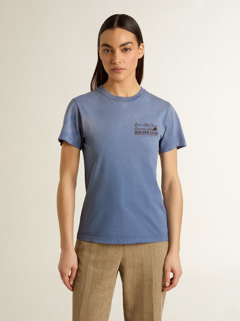 Golden Goose - Azurblaues Damen-T-Shirt mit verblichenem Effekt und Print auf der Brust in 