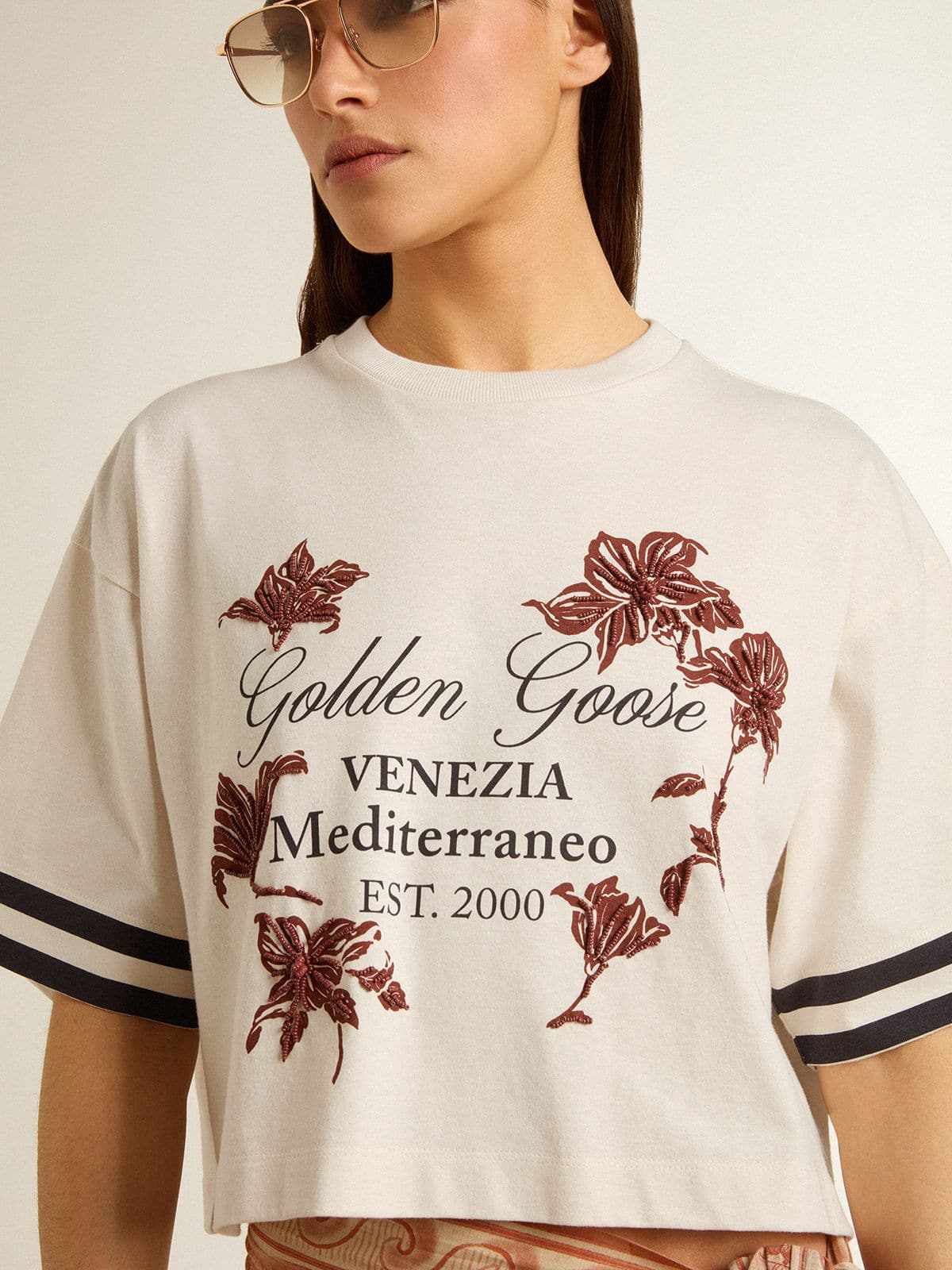 Golden Goose - 饰有刺绣和 Venezia Mediterraneo 印花的女式白色针织短款超宽松 T恤 in 