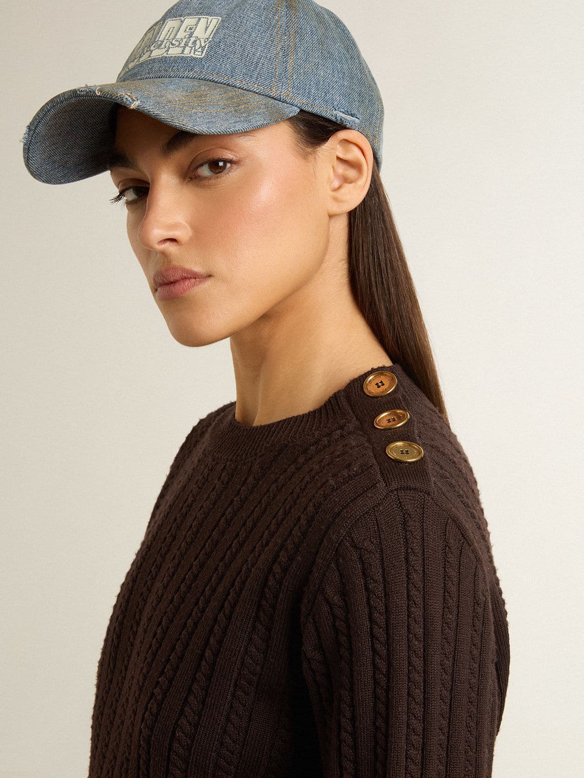 ジャケット GOLDEN  Women Jackets GWP02467 P002110 90108 BROWN Women's crew-neck sweater in wool blend with gold buttons