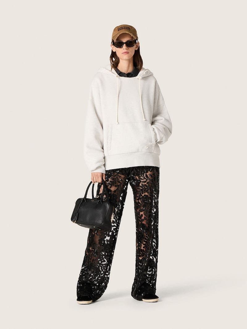 Golden Goose - Damenhose aus T&uuml;ll mit Blumenstickerei aus schwarzen Pailletten in 