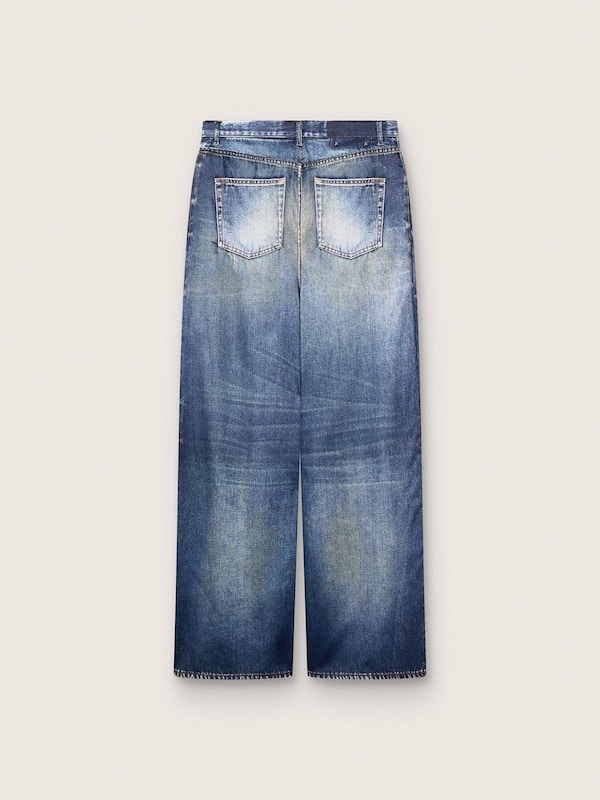 Women's boyfriend jeans in blue denim with archive print