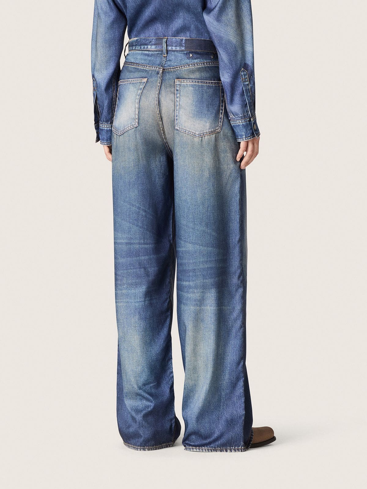 Golden Goose - Vaqueros boyfriend de mujer en denim azul con estampado de archivo in 
