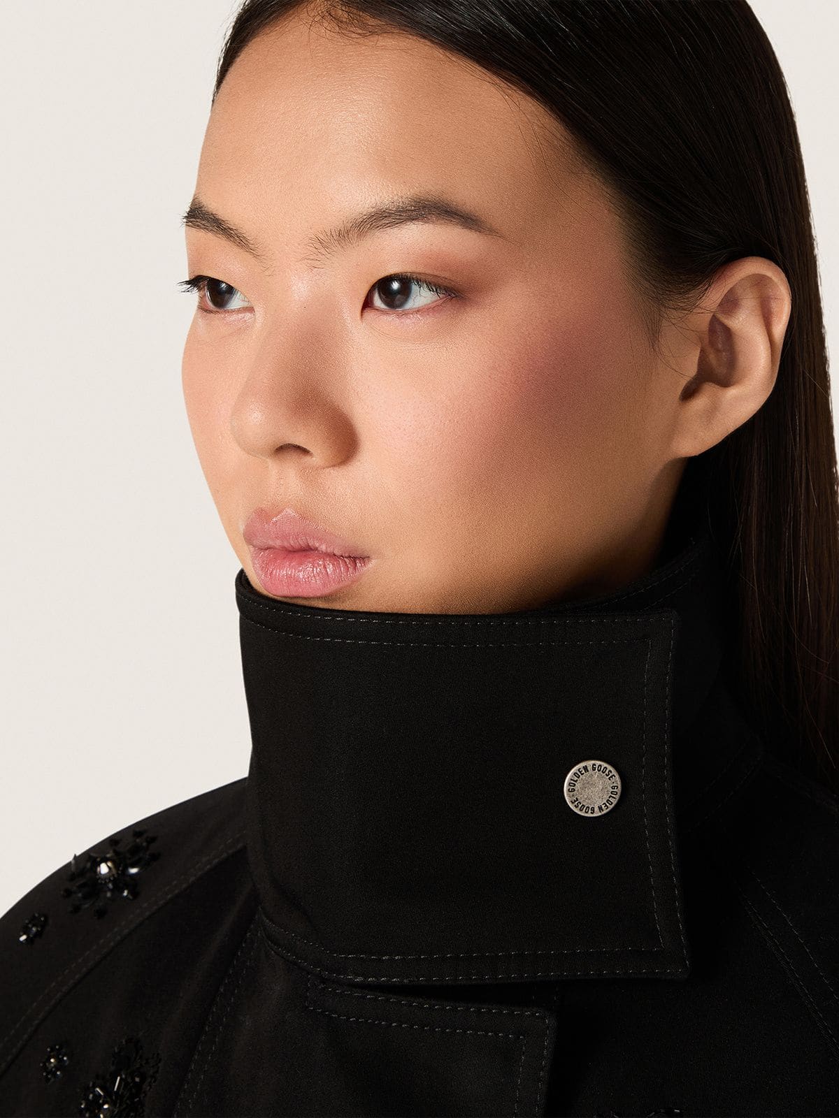 Golden Goose - Oversize-Damenjacke aus schwarzem Baumwolltwill mit Blumenstickerei aus Pailletten in 