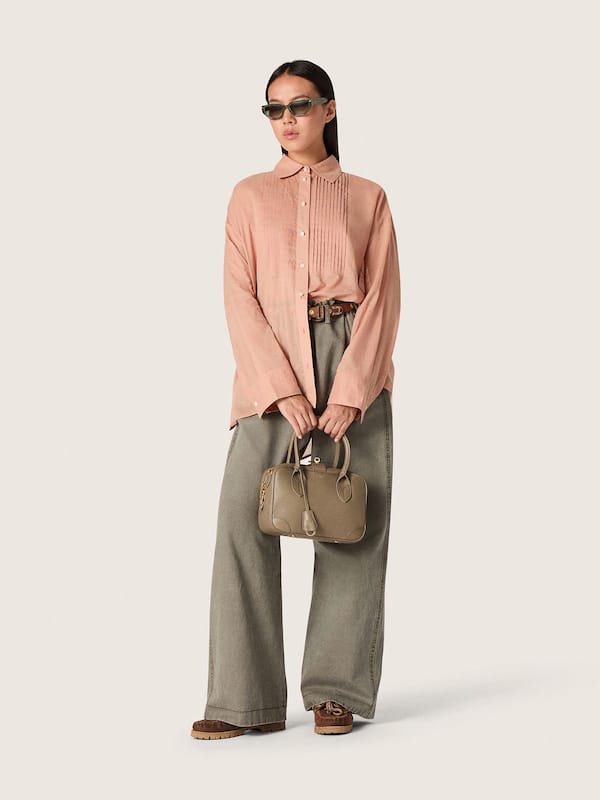 Women&rsquo;s oversized shirt in coral cotton voile with pleated detail