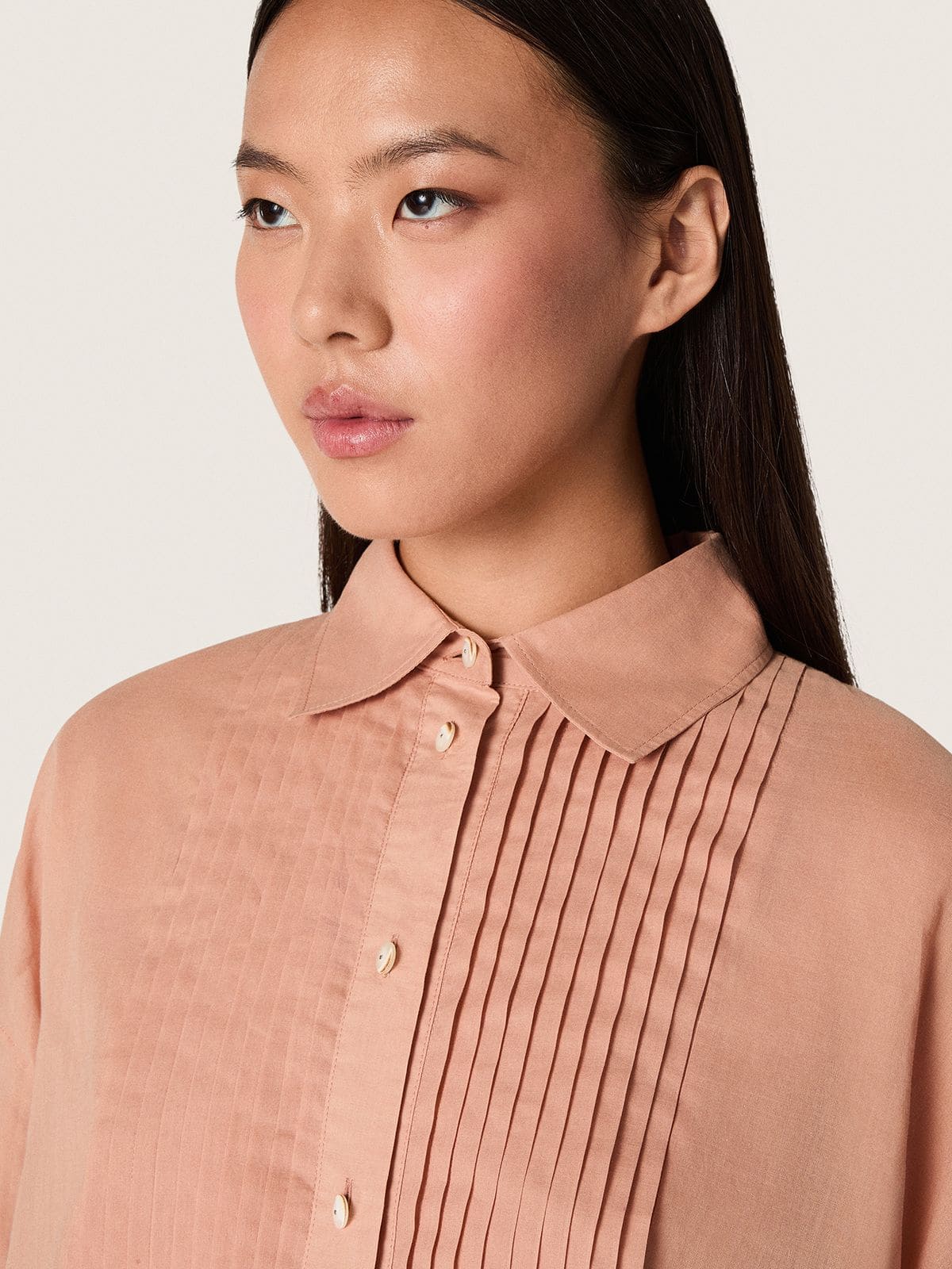 Golden Goose - Oversize-Damenhemd aus korallenrotem Baumwollvoile mit Plisseedetail in 