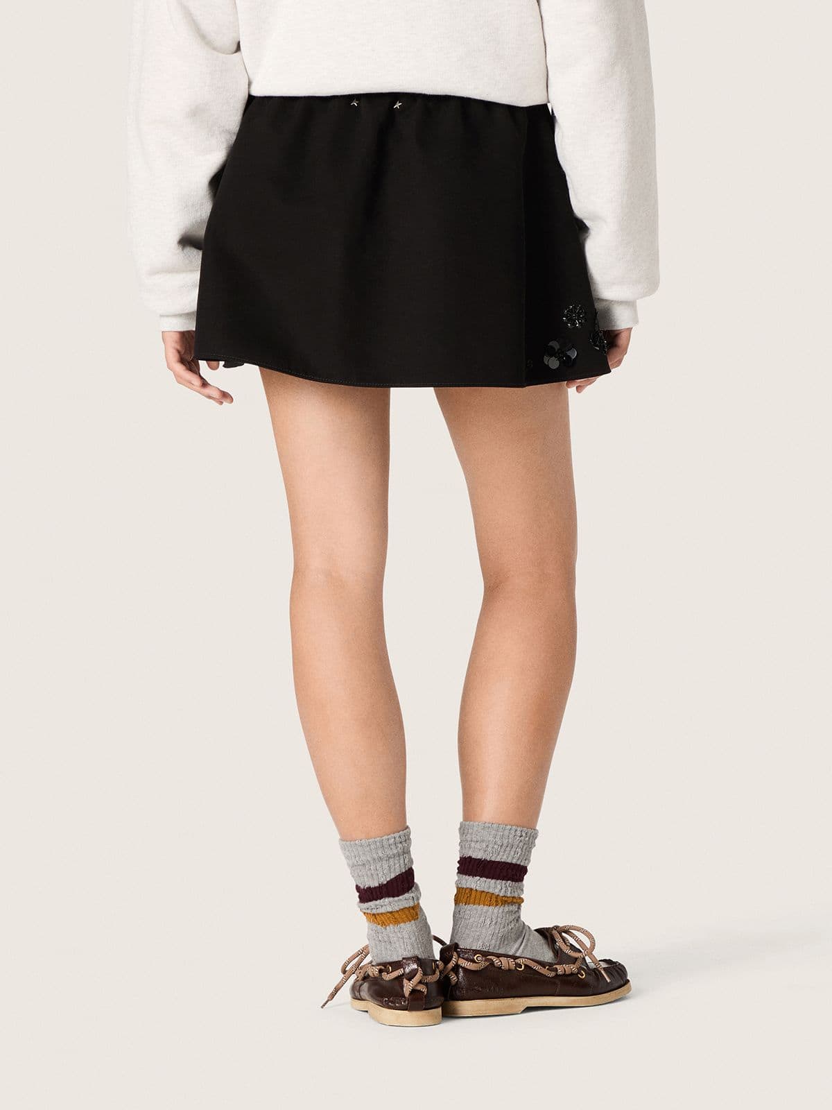 Golden Goose - Minifalda de mujer en sarga de algodón negro con bordado floral de lentejuelas in 