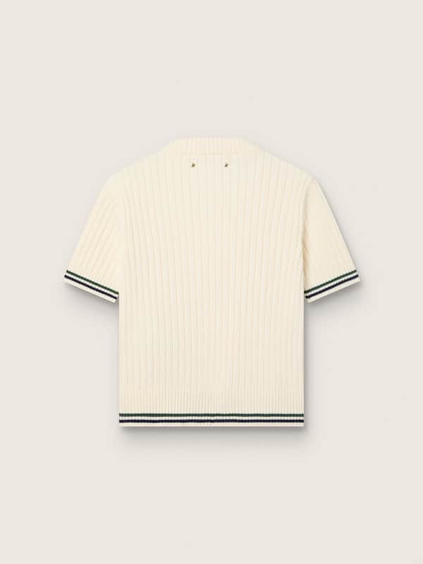 Women&rsquo;s white knit T-shirt with contrasting edges and removable pin
