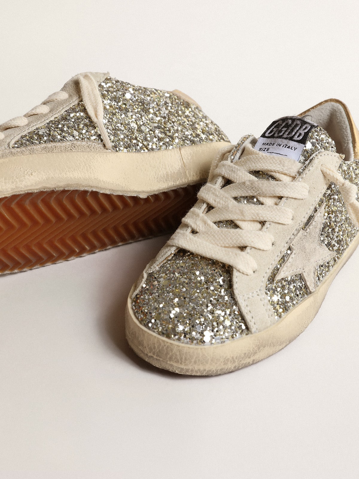 Golden Goose - Super-Star Young con purpurina, estrella de ante y refuerzo del talón dorado in 