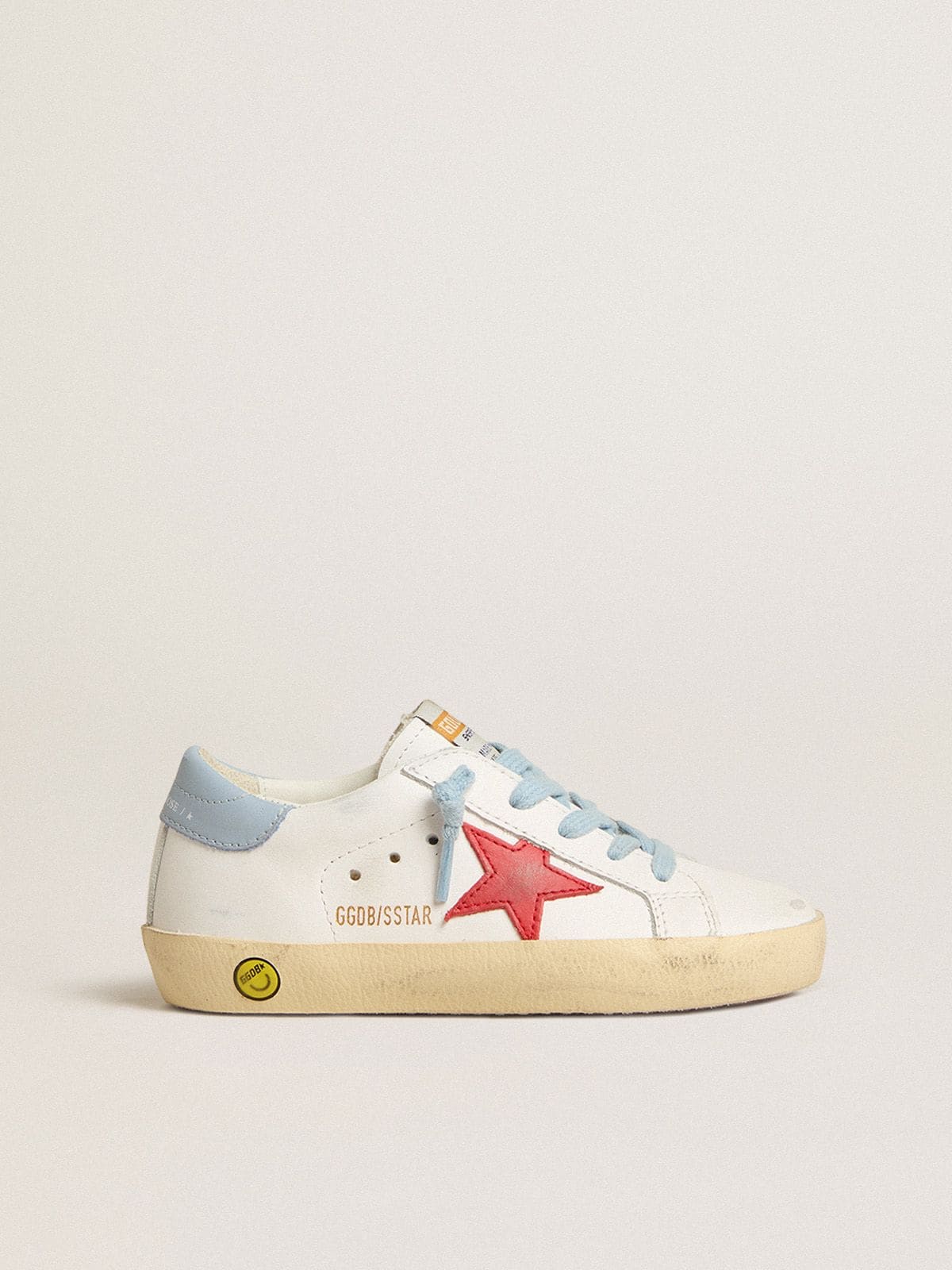 Golden Goose - Super-Star Young de piel blanca con estrella roja y refuerzo del talón celeste in 