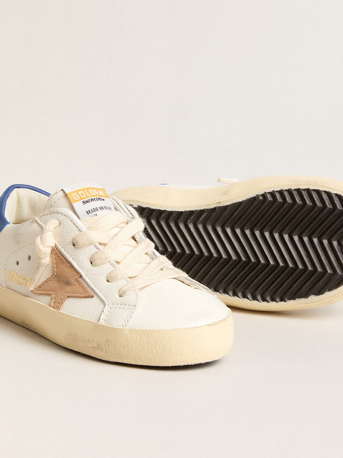 Golden Goose - Super-Star Young en nappa avec étoile beige et contrefort bleu in 