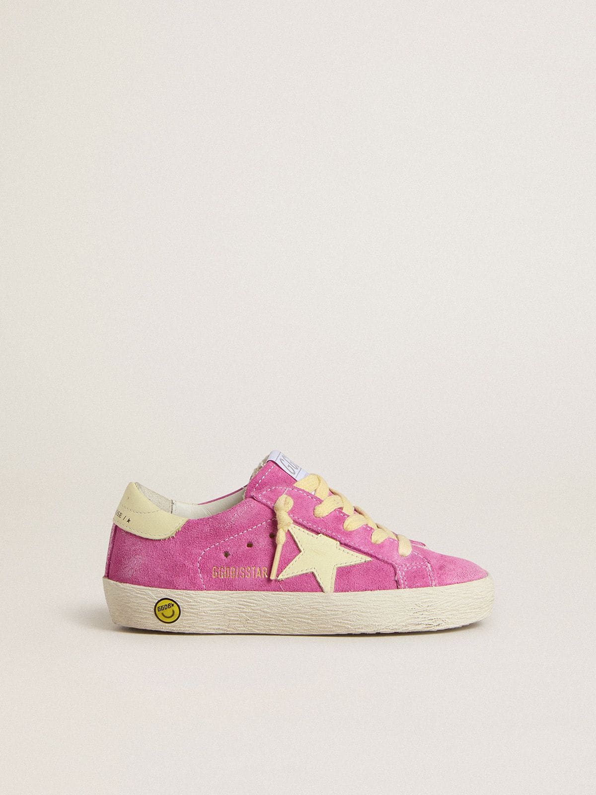 Golden Goose - Super-Star Young en daim rose avec étoile et contrefort jaune clair  in 
