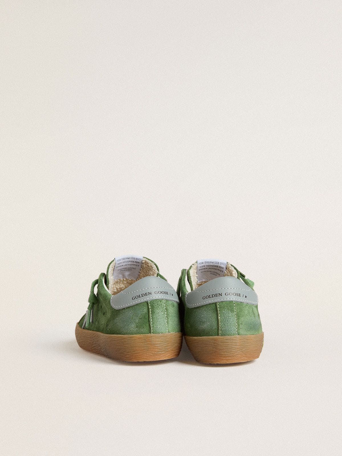 Golden Goose - Super-Star Junior aus grünem Rauleder mit Stern und Ferse in Babyblau in 