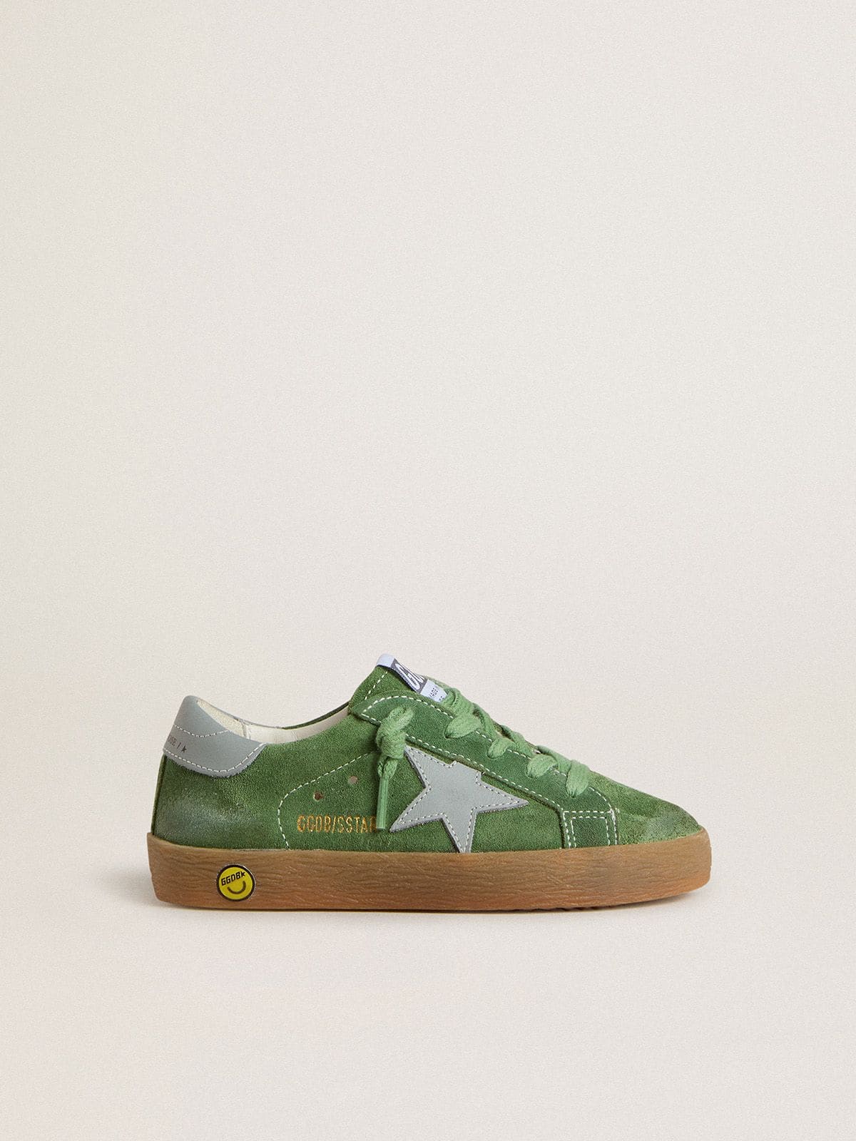 Golden Goose - Super-Star Junior aus grünem Rauleder mit Stern und Ferse in Babyblau in 