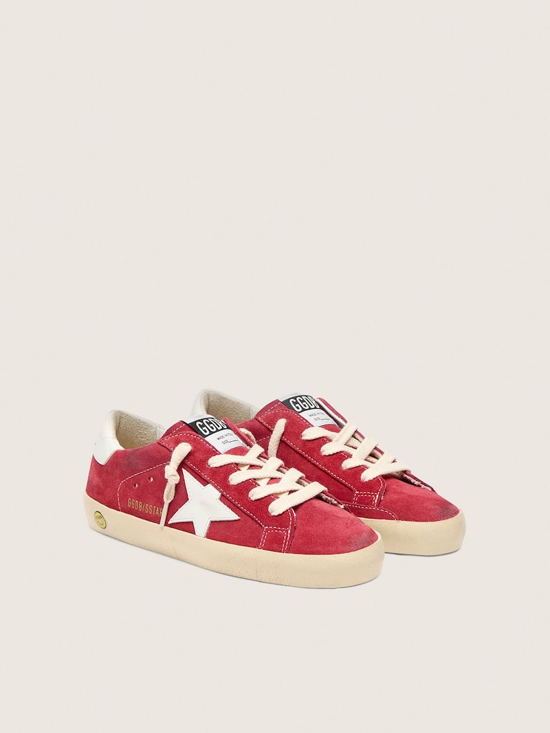Golden Goose - Super-Star Young de ante rojo con estrella y refuerzo del tal&oacute;n de piel blanca in 