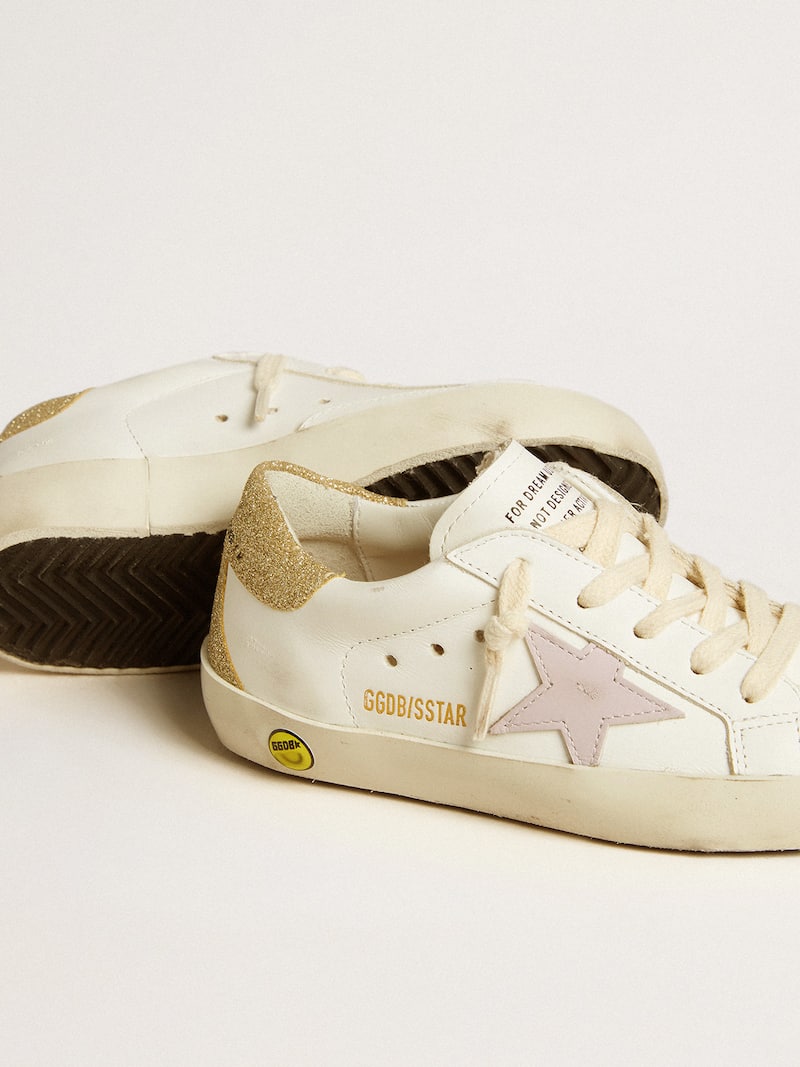 Golden Goose - Super-Star Young mit Stern aus lila Leder und Glitzer an der Fersenpartie in 