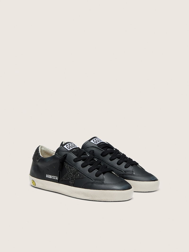 Golden Goose - Super-Star Young aus schwarzem Leder mit schwarzem Glitzerstern in 